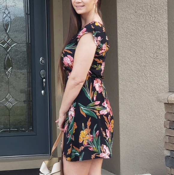 Dress - Picture 6 of 8